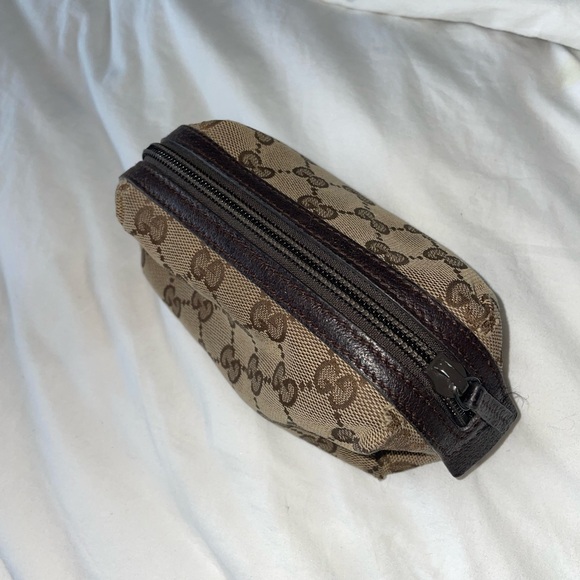 small Gucci GG canvas monogram cosmetic bag - Picture 4 of 5